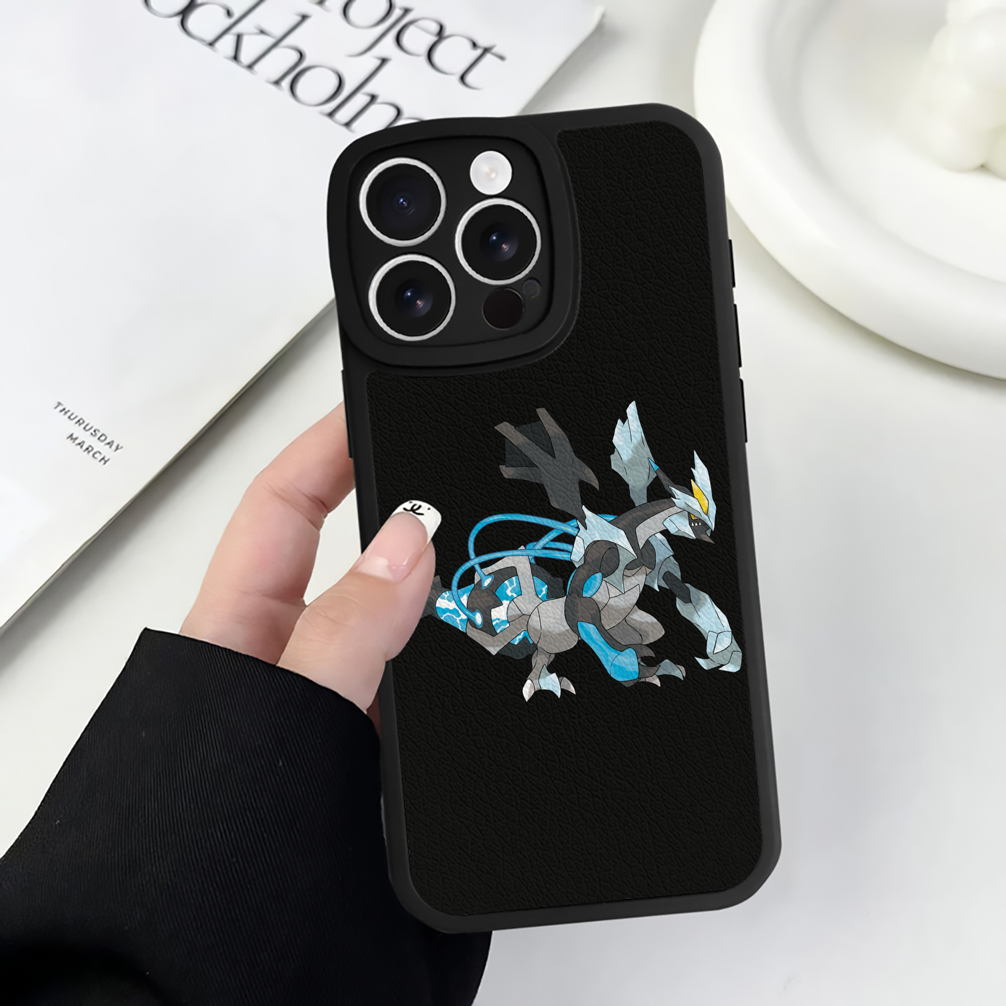 （画像用） ポケットモンスター Pokémon 【iPhone 16シリーズ対応】シリコンスマホケース（レザー調） 材質：シリコン